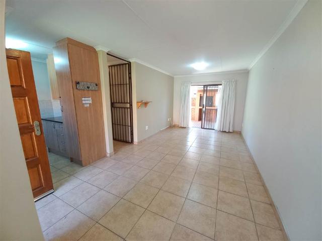 2 Bedroom Simplex in Willow Park Manor