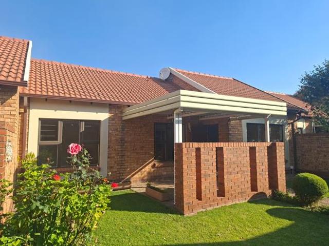2 Bedroom Simplex in Brentwood Park
