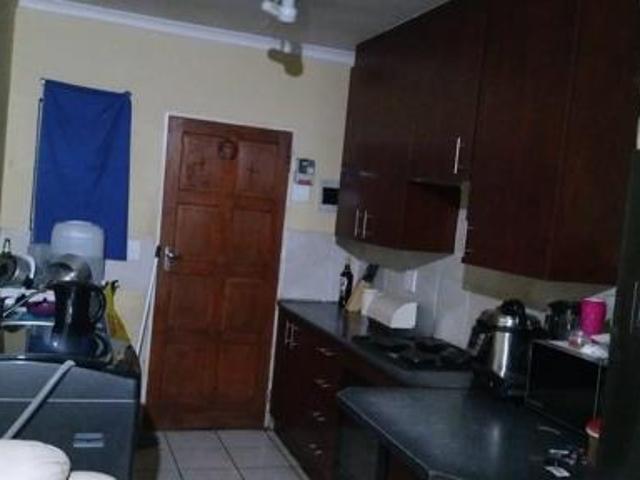 2 Bedroom Simplex in Olievenhoutbosch