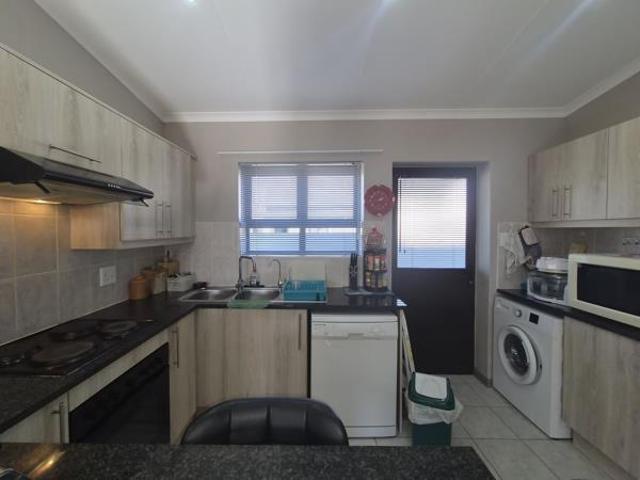 2 Bedroom Simplex in De Land Estate