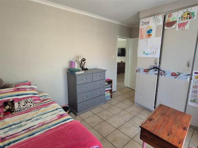 2 Bedroom Simplex in Die Hoewes