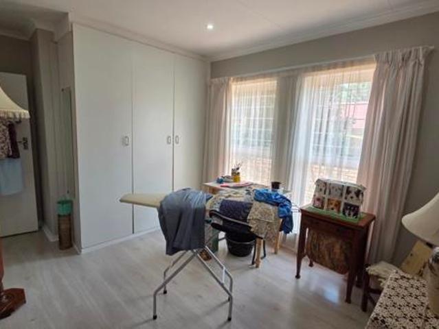 2 Bedroom Simplex in Die Hoewes