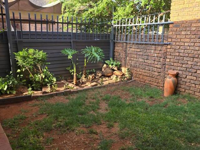 2 Bedroom Simplex in Doornpoort and surrounds