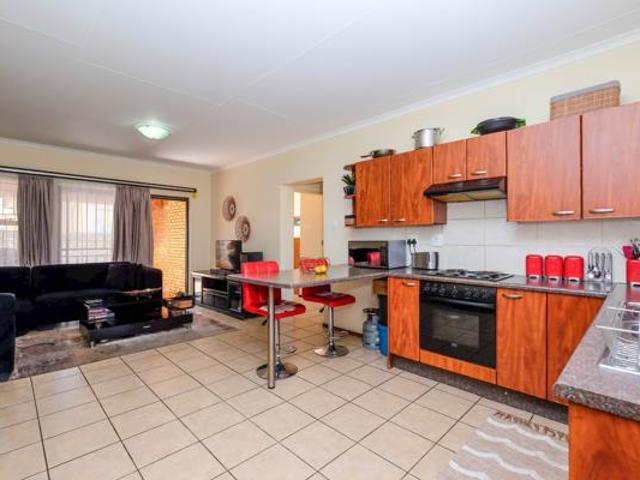 2 Bedroom Simplex in Florida Glen