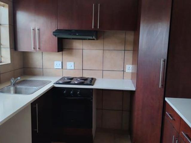 2 Bedroom Simplex in Freeway Park
