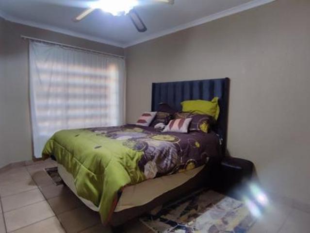 2 Bedroom Simplex in Geelhoutpark