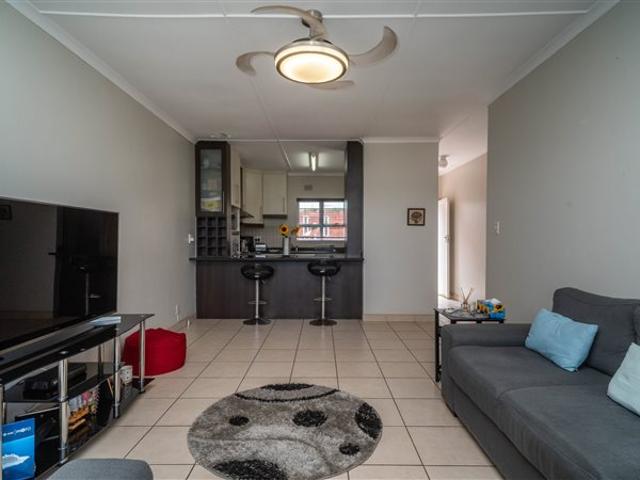 2 Bedroom Simplex in Glen Hills