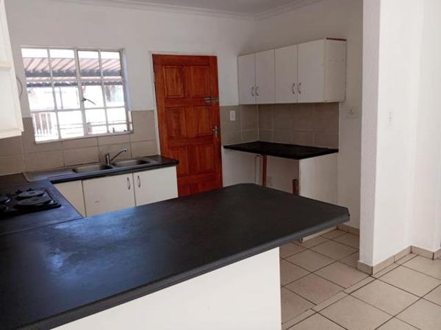 2 Bedroom Simplex in Heuwelsig Estate