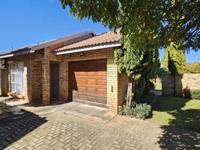 2 Bedroom Simplex in Kanoniers Park