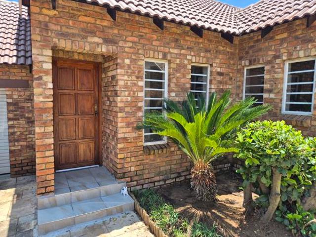 2 Bedroom Simplex in Kosmosdal