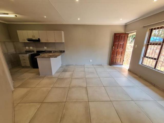 2 Bedroom Simplex in Langenhoven Park