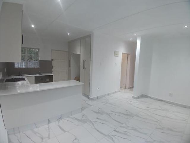 2 Bedroom Simplex in Lincoln Meade