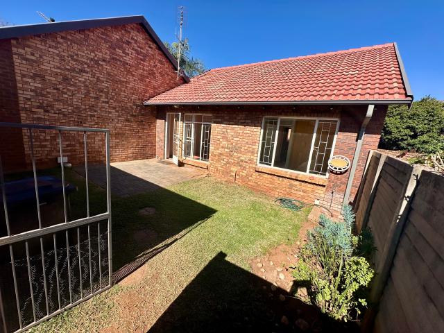 2 Bedroom Simplex in Lyttelton Manor