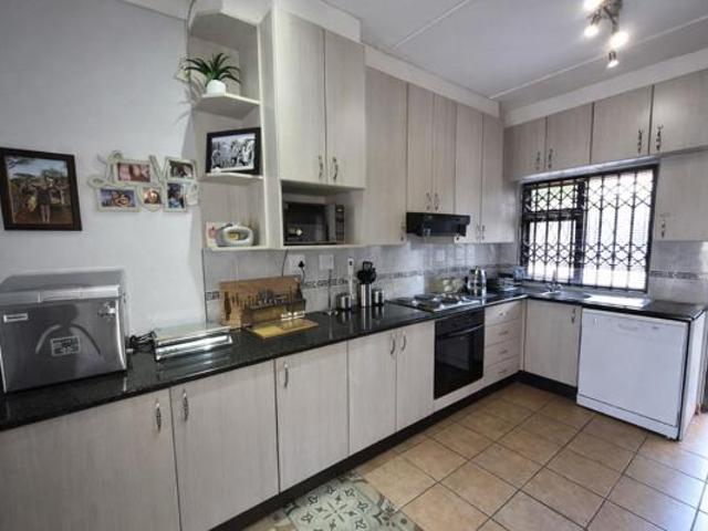 2 Bedroom Simplex in Marina Beach