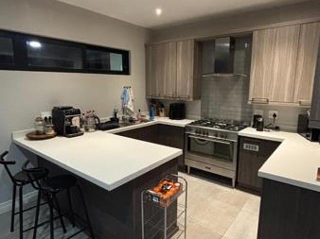 2 Bedroom Simplex in Menlo Park