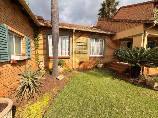 2 Bedroom Simplex in Mooikloof Ridge