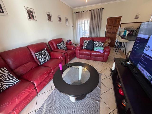 2 Bedroom Simplex in Mooikloof Ridge