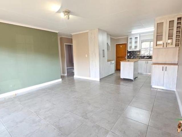 2 Bedroom Simplex in Moreleta Park