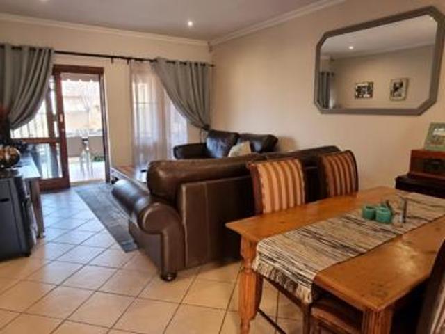 2 Bedroom Simplex in Moreleta Park