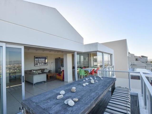 2 Bedroom Simplex in Muizenberg