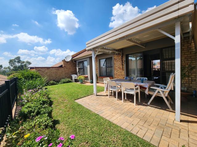 2 Bedroom Simplex in Olivedale