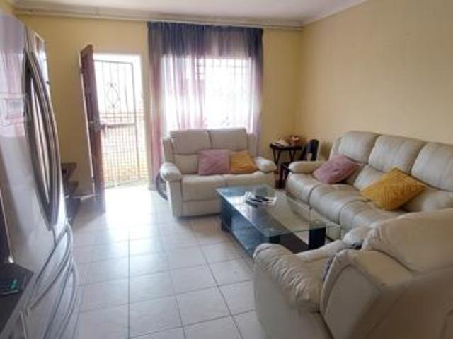 2 Bedroom Simplex in Olievenhoutbosch