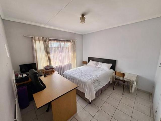 2 Bedroom Simplex in Pierre van Ryneveld