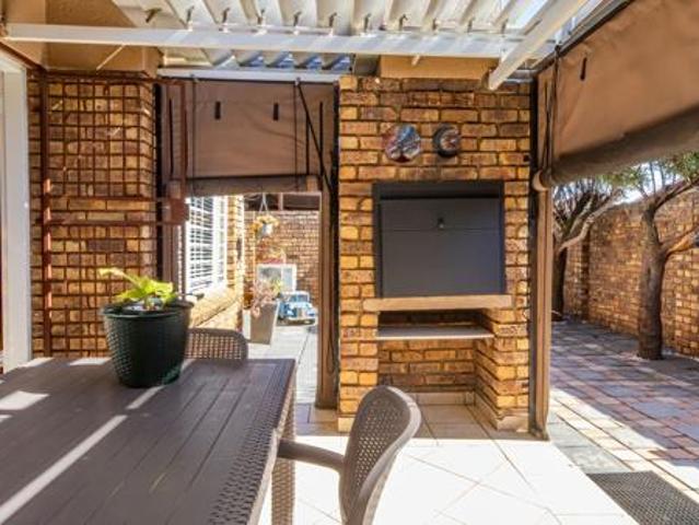 2 Bedroom Simplex in Pierre van Ryneveld