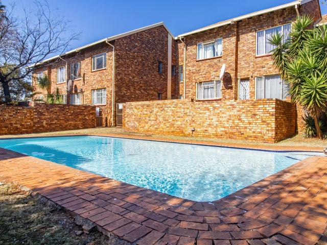 2 Bedroom Simplex in Pierre Van Ryneveld