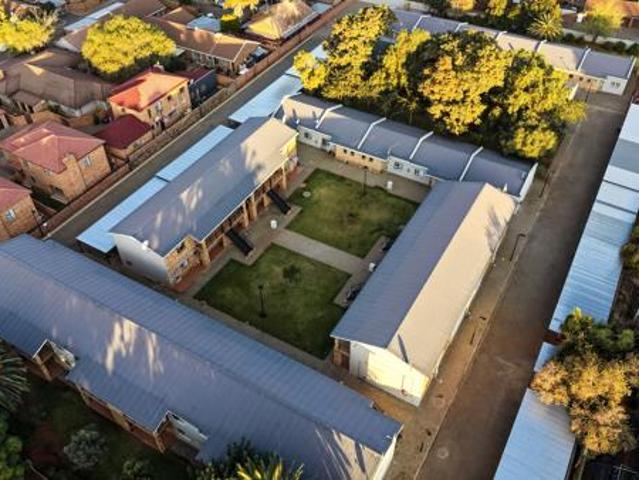 2 Bedroom Simplex in Rhodesdene