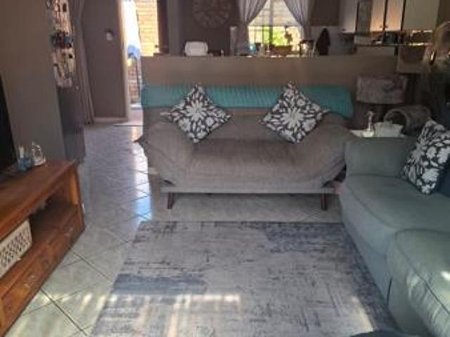 2 Bedroom Simplex in Rooihuiskraal North