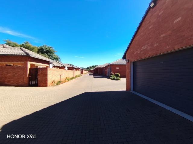 2 Bedroom Simplex in Sinoville