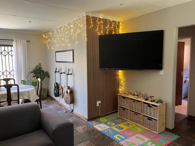 2 Bedroom Simplex in South Ridge