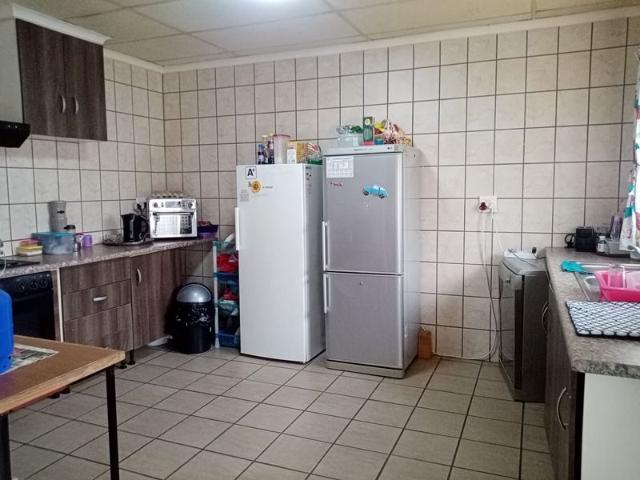 2 Bedroom spacious Townhouse For Sale!
