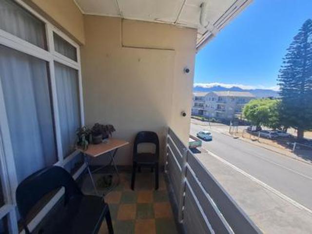 2 bedroom spacious unit in central strand