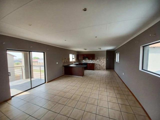 2 Bedroom Studio apartment to Rent in Bendor