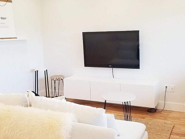 2 Bedroom Suite Fully Furnished In Central Location