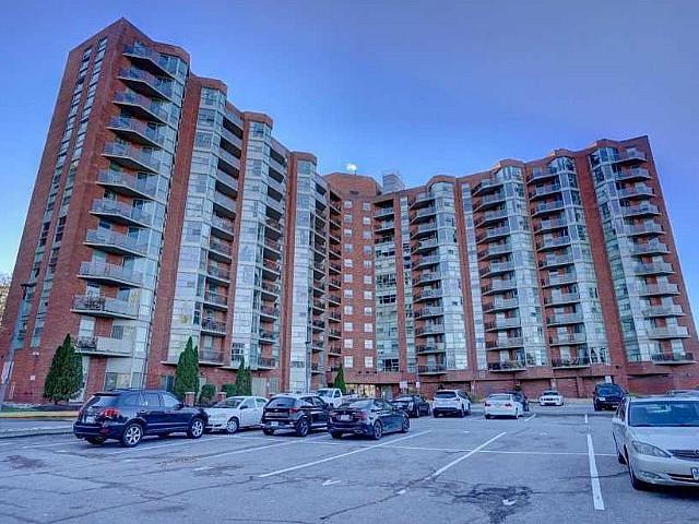 2 bedroom Penthouse Unit For $645,900 In Scarborough