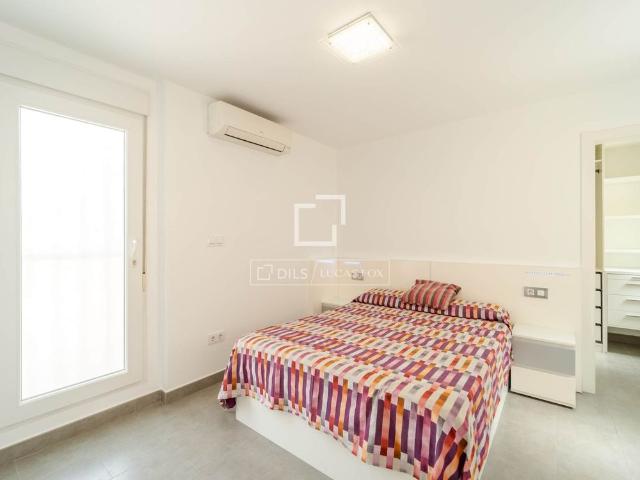 2 Bedroom penthouse with 50m² terrace for rent in Extramurs, Valencia