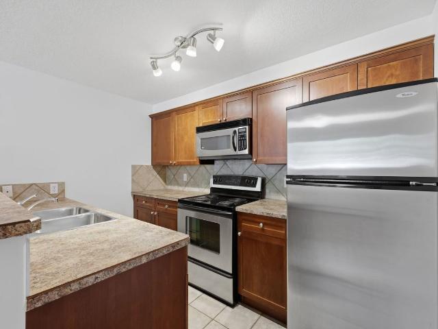 2 Bedroom PLUS Den Ground Floor in Sunnyside! CP164 2 Bedroom Apartment for Rent at 1027 1 Ave Nw, Calgary, AB T2N 0A8 Sunnyside