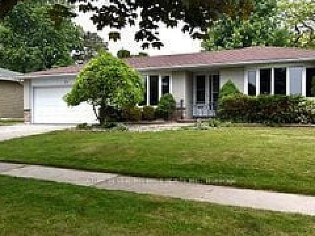 2 Bedroom Plus For Sale In Lake Driveway E & Mcclarnan Rd