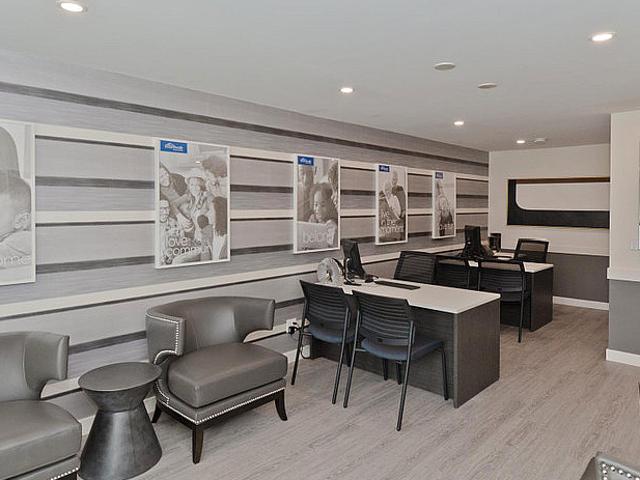 2 Bedroom Premium 2905 Unwin Rd. Nw *renovated Suite