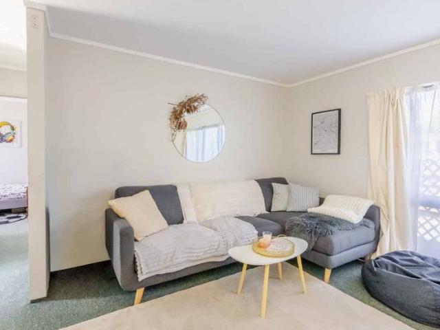 2 BEDROOM WAIPUKURAU