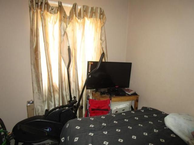 2 Bedroom with 1 Bathroom Flat/Apartment For Sale in Fleurhof Gauteng