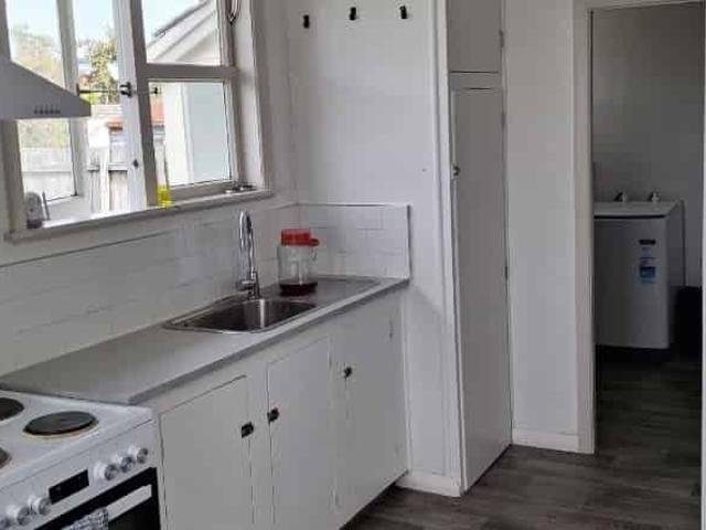 2 Bedroom with self contained sleep out