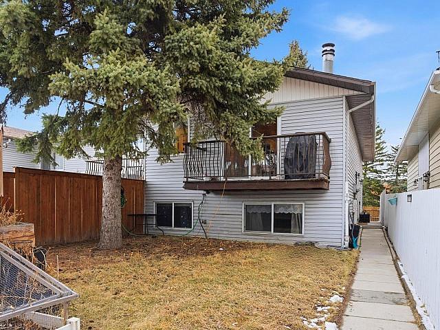 2 Bedroom Townhome With Private Yard