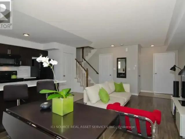 2 Bedroom Townhouse Oakville ON 101773648