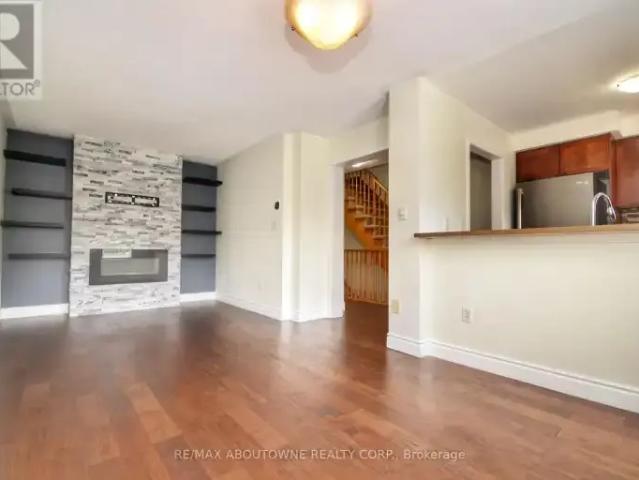 2 Bedroom Townhouse Oakville ON 103091692