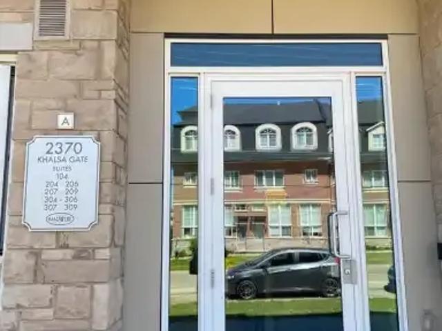 2 Bedroom Townhouse Oakville ON 103579410