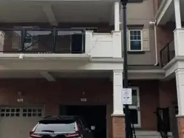2 Bedroom Townhouse Oakville ON 104106818